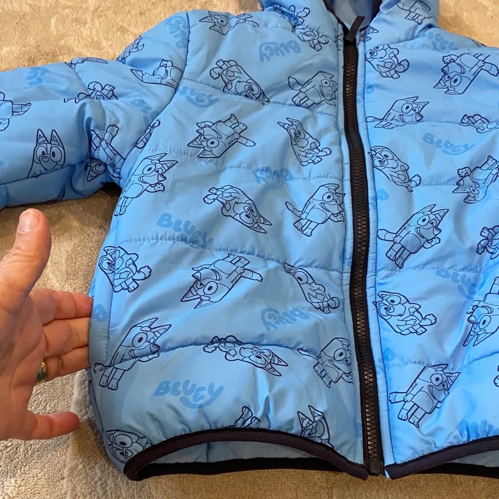 Bluey reversible Blue Kids Puffer Jacket… size 6/7